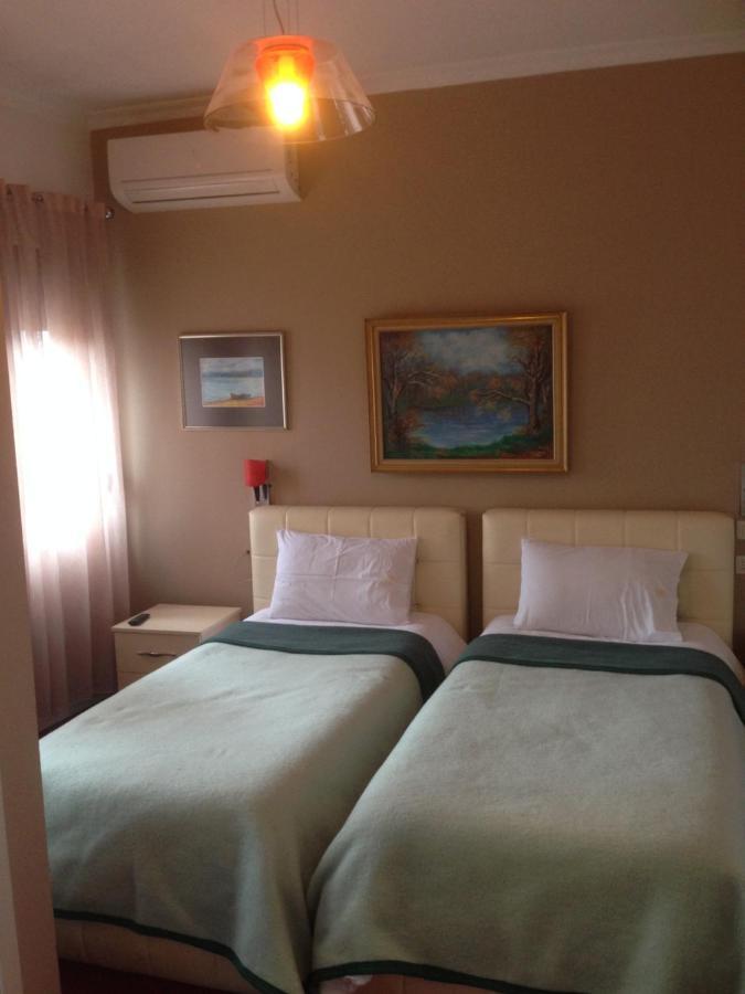 Hotel Bujtina Bicolli Korce Buitenkant foto