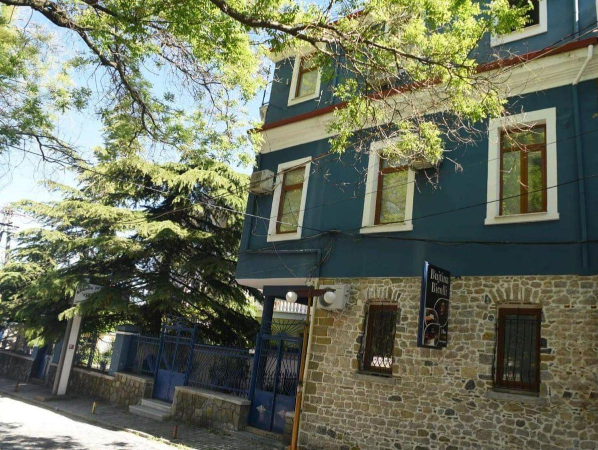 Hotel Bujtina Bicolli Korce Buitenkant foto