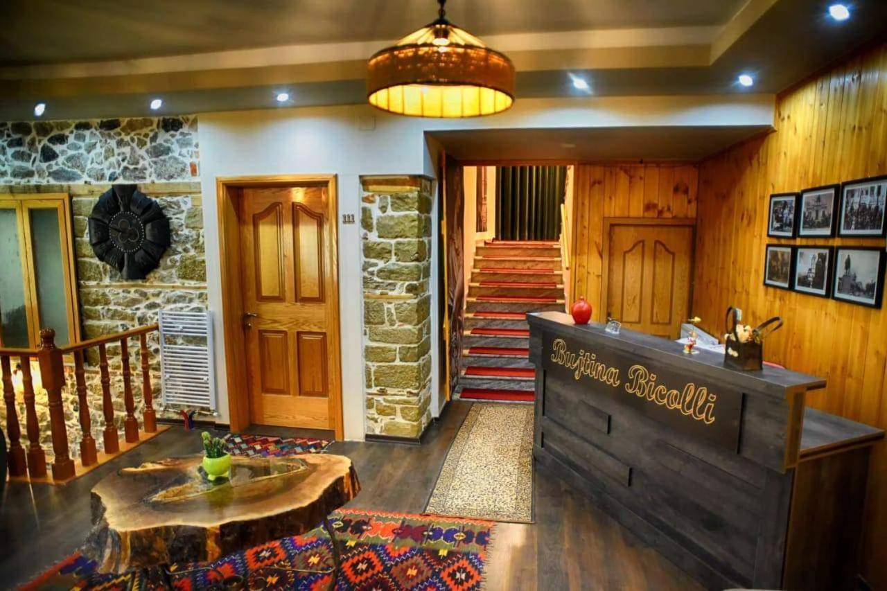 Hotel Bujtina Bicolli Korce Buitenkant foto