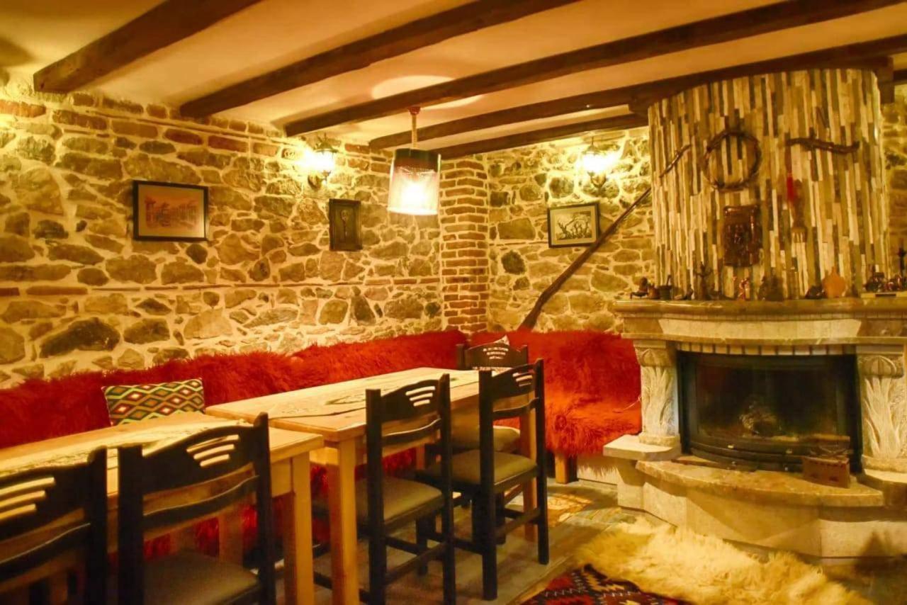 Hotel Bujtina Bicolli Korce Buitenkant foto