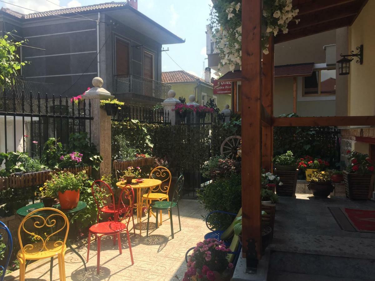 Hotel Bujtina Bicolli Korce Buitenkant foto