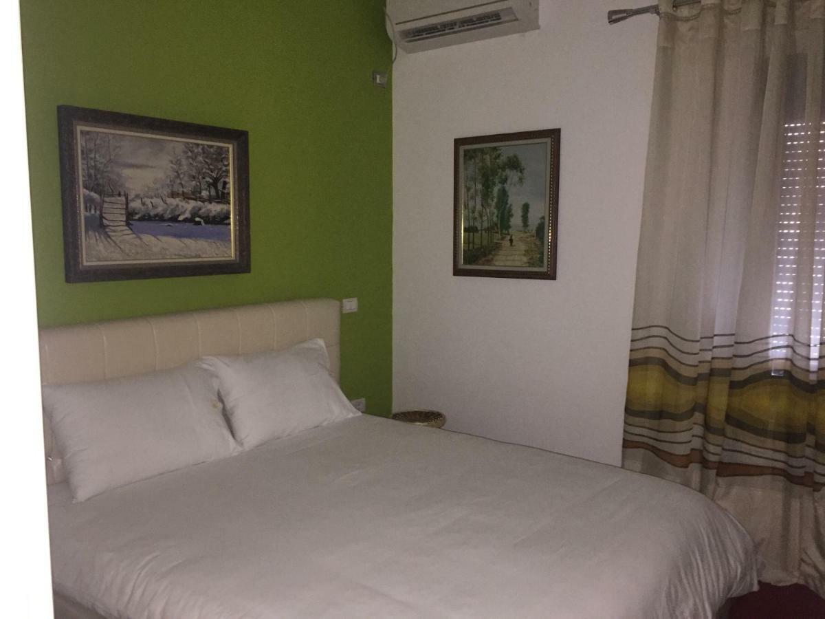 Hotel Bujtina Bicolli Korce Buitenkant foto