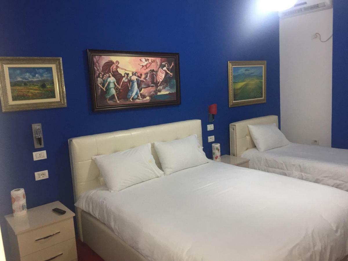 Hotel Bujtina Bicolli Korce Buitenkant foto