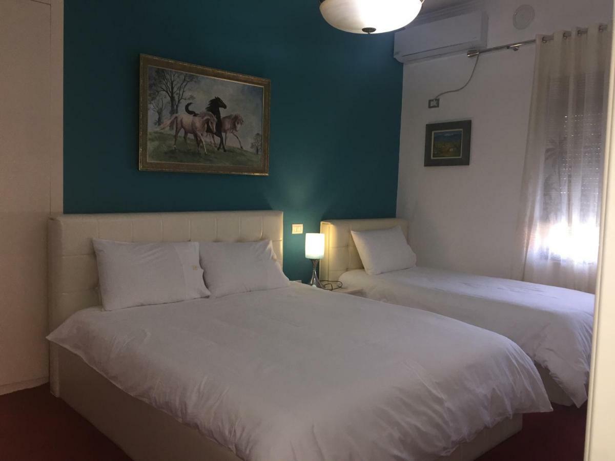 Hotel Bujtina Bicolli Korce Buitenkant foto