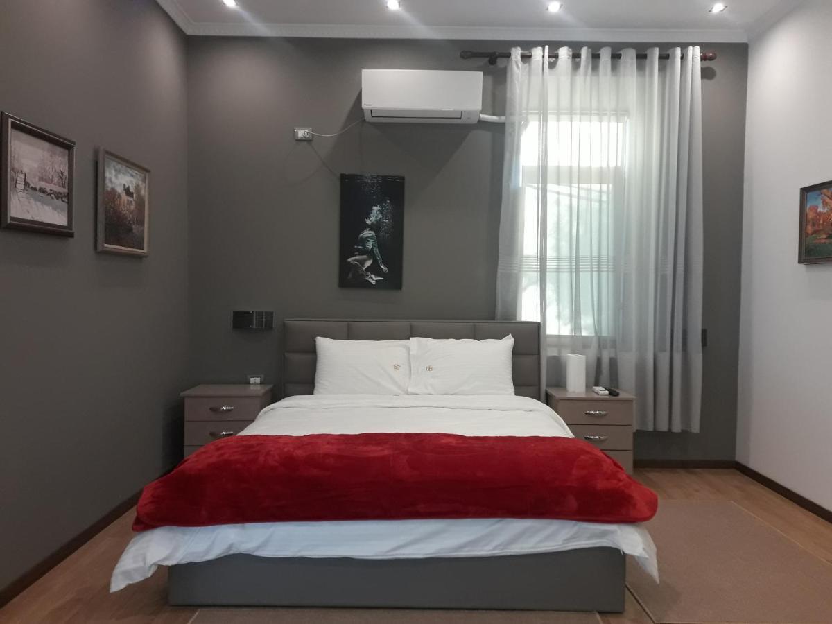 Hotel Bujtina Bicolli Korce Buitenkant foto